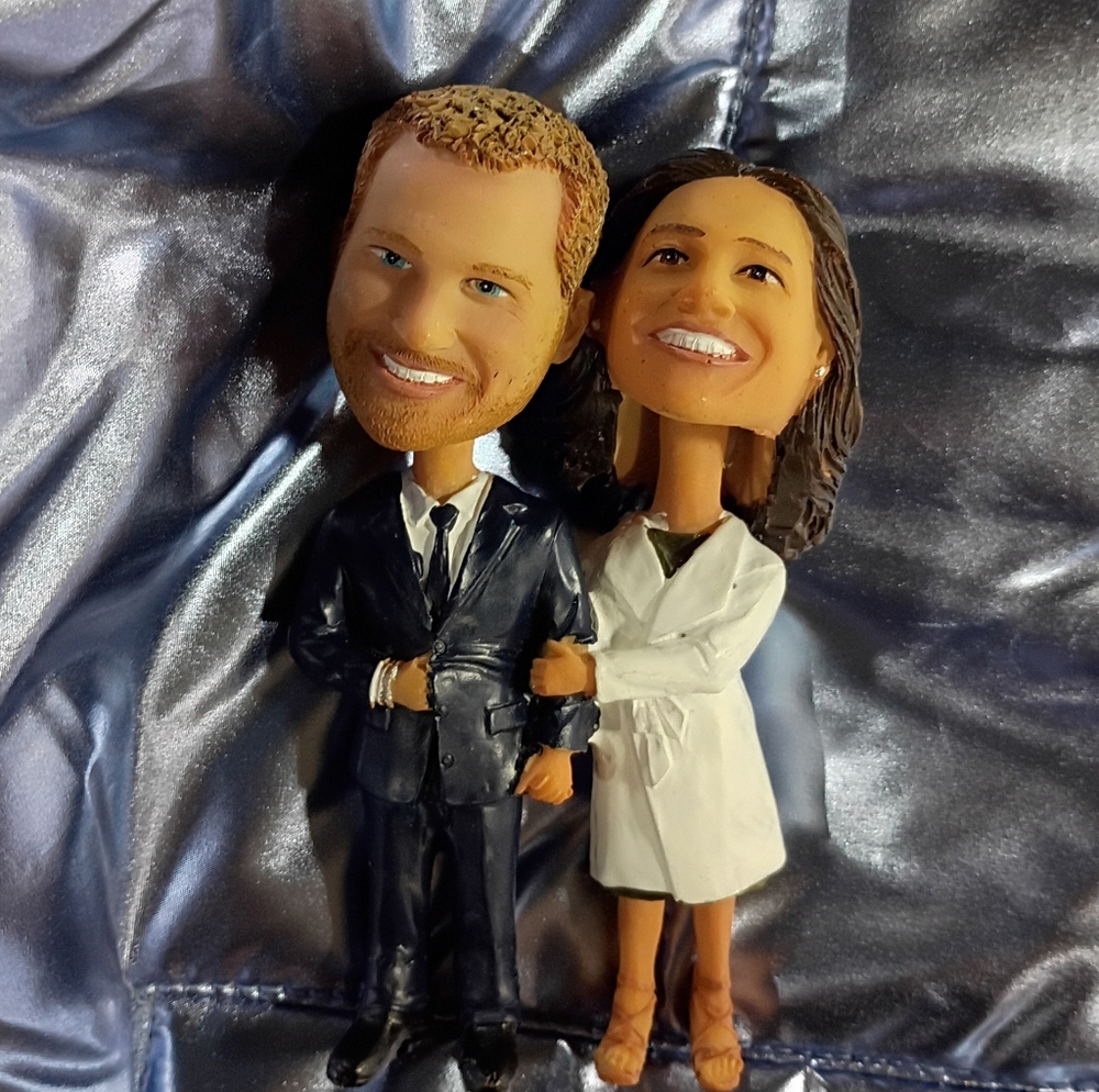 Harry And Meagan Sussex Bobblehead Figurine in Formal Attire